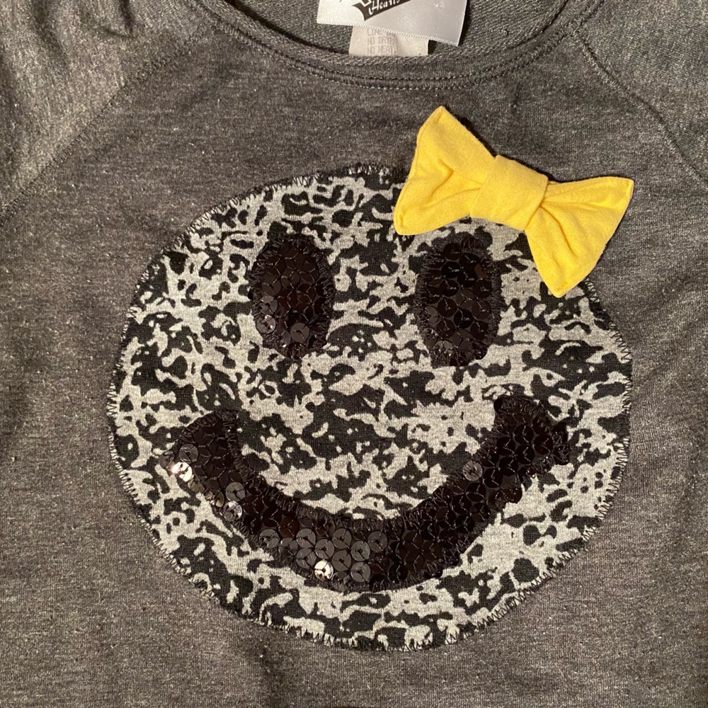 Random Hearts😃🎀Crop Sweatshirt - Picture 2 of 5
